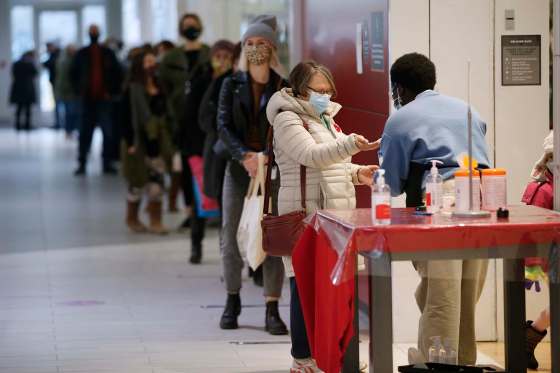 JOHN WOODS / WINNIPEG FREE PRESSShoppers maintain social distance and apply hand sanitizer before entering a store at Kildonan Place. A new report suggests the pandemic has had a transforming effect on consumer behaviour.