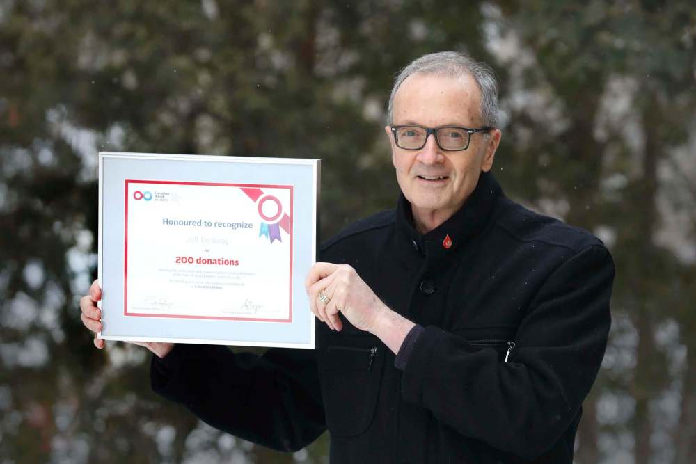RUTH BONNEVILLE / WINNIPEG FREE PRESS
Jeff de Booy, 69, displays a certificate he received from Canadian Blood Services for donating blood 200 times. The retired Free Press photojournalist has O-negative blood, a rare type that only seven per cent of Canadians have.