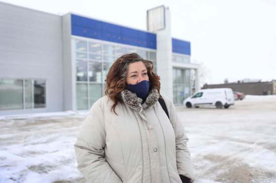 RUTH BONNEVILLE / WINNIPEG FREE PRESSRuth MacKenzie says she was pleasantly surprised by the process of booking a COVID-19 test through the Fast Pass program for school staff.