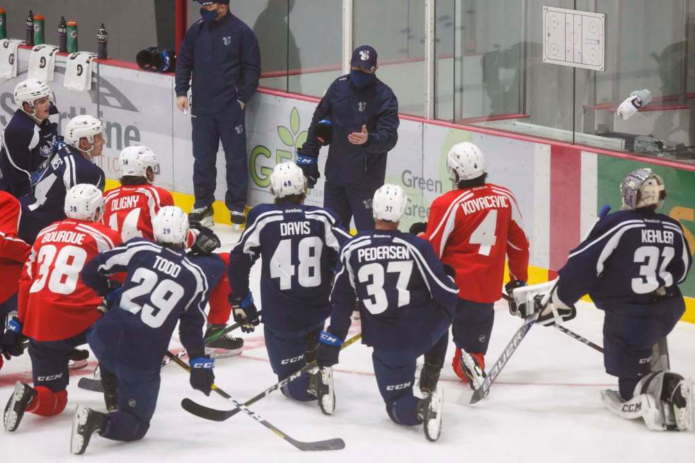 MIKE DEAL / WINNIPEG FREE PRESS
Manitoba Moose head coach Pascal Vincent talks to players during the first day of training camp for the AHL team Monday afternoon at Bell MTS Iceplex.