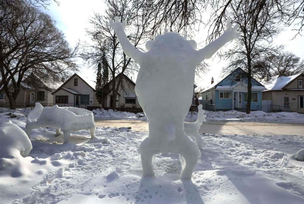 RUTH BONNEVILLE / WINNIPEG FREE PRESS
Keast’s new and improved Tasmanian Devil sculpture terrorizes the neighbourhood.