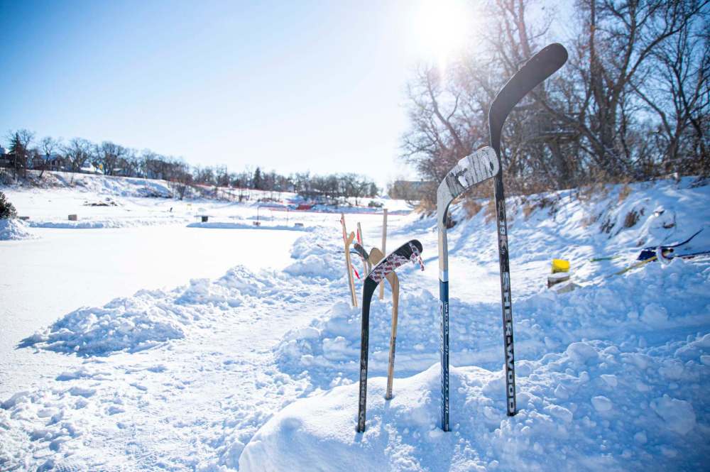 MIKE SUDOMA / WINNIPEG FREE PRESS
Record numbers of stir-crazy Winnipeggers are seeking out the frozen rivers for recreation.