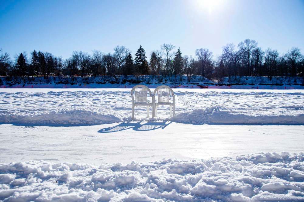 MIKE SUDOMA / WINNIPEG FREE PRESS
Two white plastic chairs sit along the Assiniboine River trail Sunday
January 24, 2021