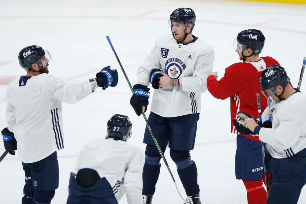 JOHN WOODS / WINNIPEG FREE PRESS
Winnipeg Jets' Mathieu Perreault, Nikolaj Ehlers, Pierre-Luc Dubois, Neal Pionk and Andrew Copp chat at Jets practice.