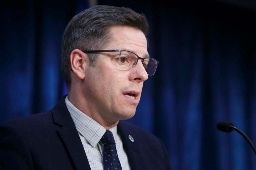 MIKE DEAL / WINNIPEG FREE PRESS
Mayor Brian Bowman supports a motion to explore funding, partnership and implementation alternatives to establish a supervised drug consumption site in the city.