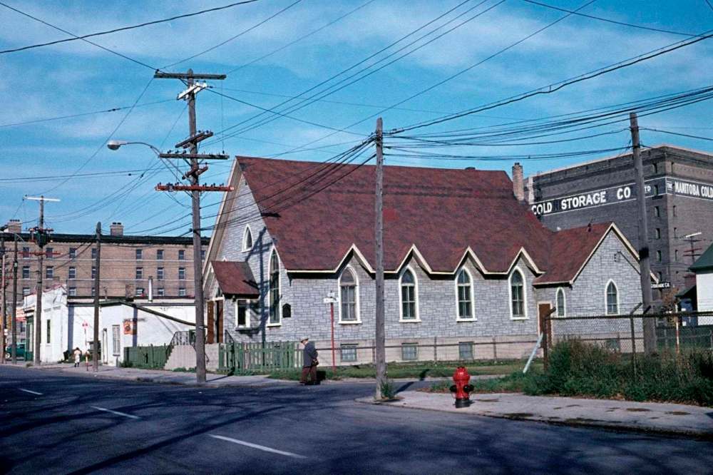 UNIVERSITY OF MANITOBA DIGITAL COLLECTIONS
The church in 1962 — before expansion in the 1980s.