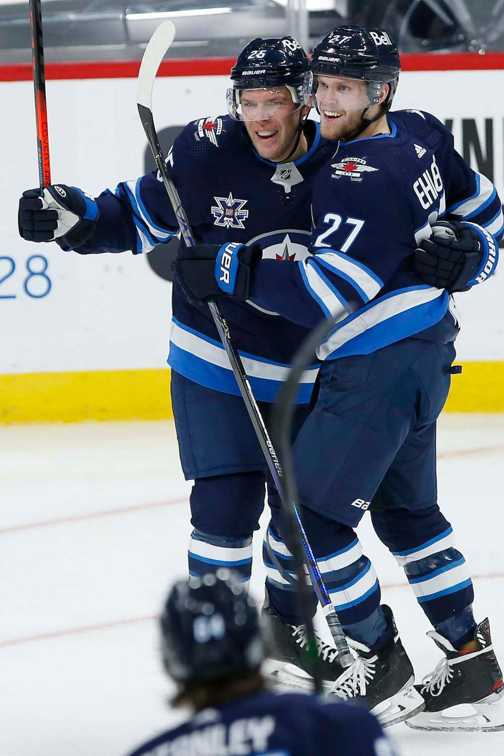 JOHN WOODS / WINNIPEG FREE PRESS
Winnipeg Jets’ Paul Stastny (25) and Nikolaj Ehlers (27) celebrate Stastny’s game winning goal against the Edmonton Oilers during third period NHL action in Winnipeg on Tuesday, January 26, 2020.