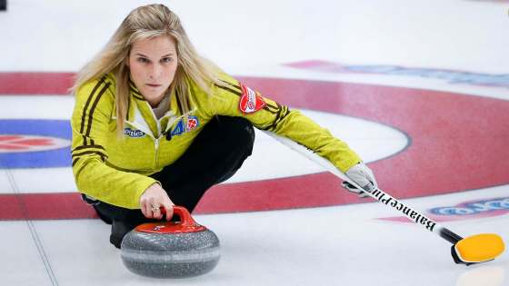 Manitoba's Jennifer Jones meets winless Nunavut tonight. (Jeff McIntosh / The Canadian Press files)