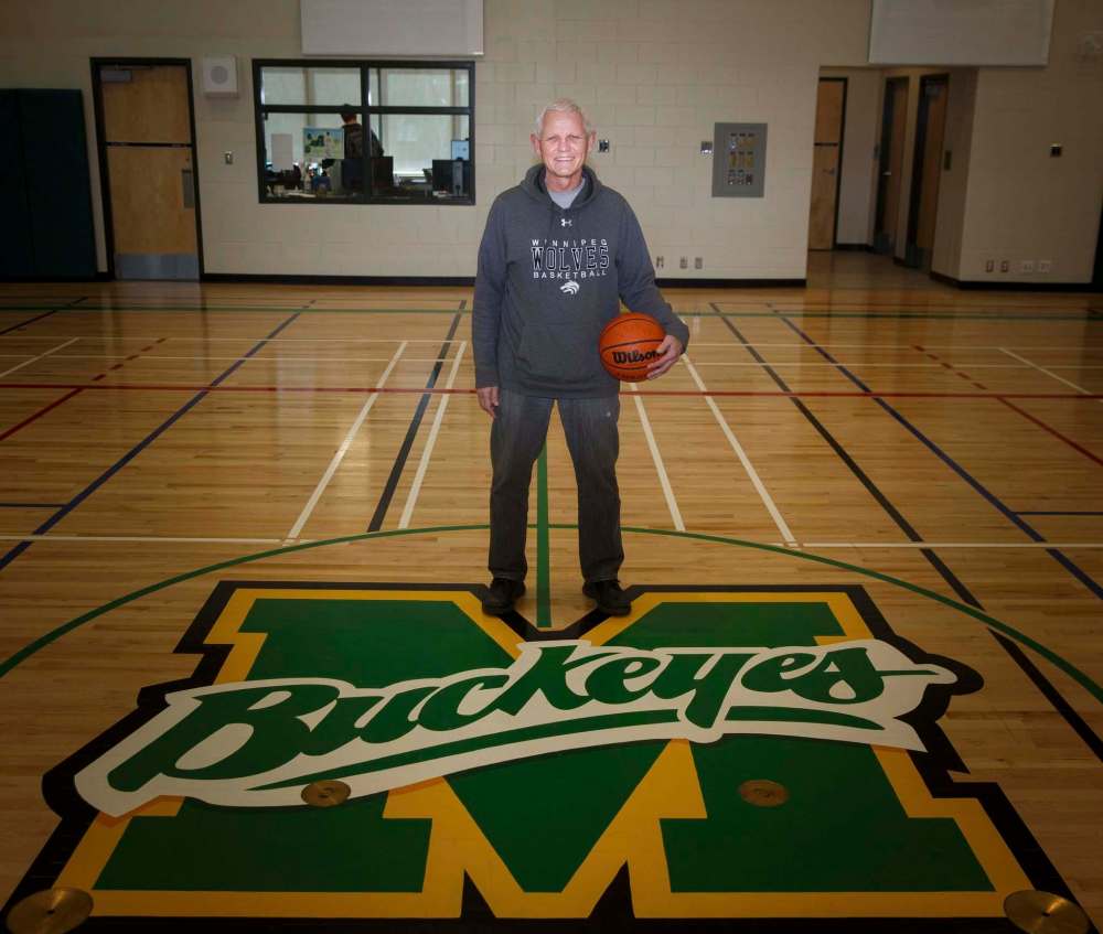 MIKE DEAL / WINNIPEG FREE PRESS
Manitoba basketball legend Martin Riley teaches psychology, law, and geography at Miles Macdonell Collegiate.