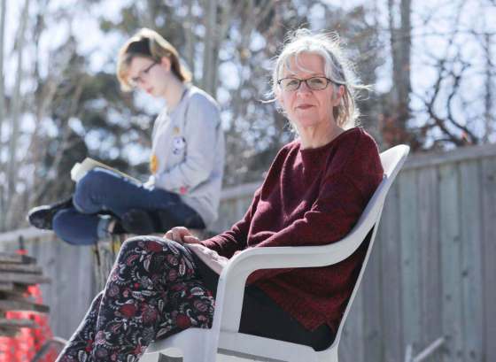 RUTH BONNEVILLE / WINNIPEG FREE PRESS FILESJennifer Gehman, right, is a Winnipeg mom who is a long-time homeschooler that has five kids and has graduated four of them.