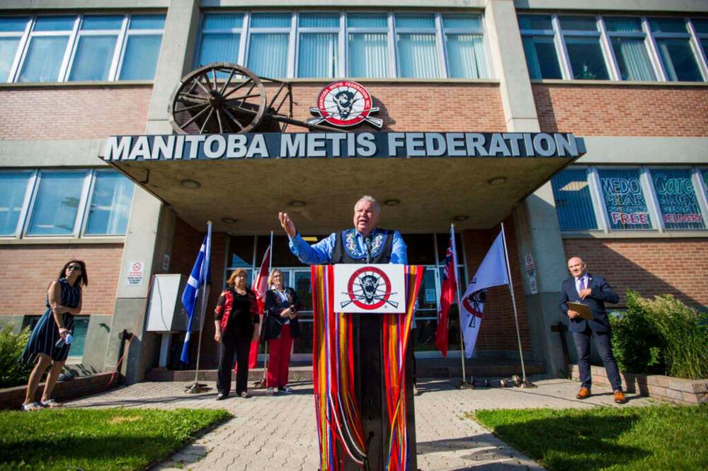 MIKAELA MACKENZIE / WINNIPEG FREE PRESS FILES
David Chartrand, centre, has been president of the Manitoba Metis Federation for seven terms over 24-years.