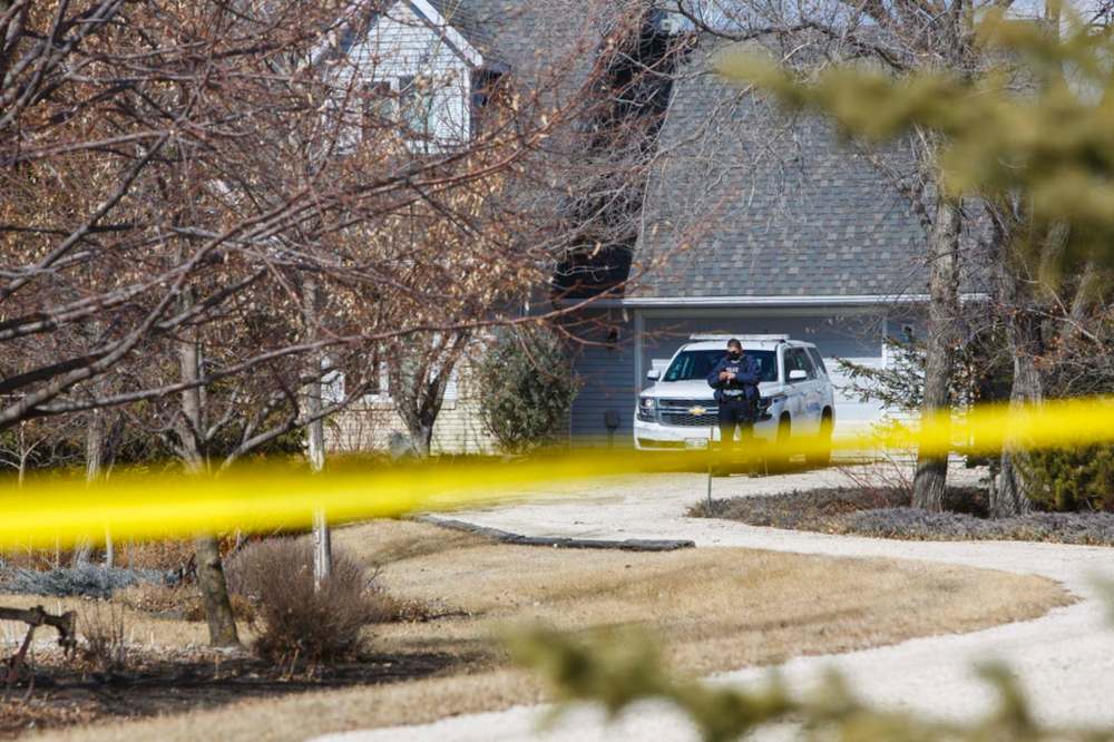 MIKE DEAL / WINNIPEG FREE PRESS
Manitoba RCMP investigate the scene of a double homicide at the residence at 28147 River Road in the Rural Municipality of Taché, southeast of Winnipeg, Thursday afternoon.