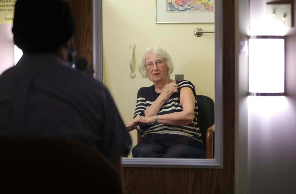 RUTH BONNEVILLE / WINNIPEG FREE PRESS
When Joan Guttormsson got her shot, she wasn’t nervous.