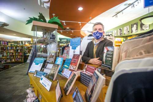 MIKAELA MACKENZIE / WINNIPEG FREE PRESS
Chris Hall, co-owner of McNally Robinson Booksellers and chair of the Canadian Independent Booksellers Association, says indie bookstores have pulled together for each other&rsquo;s benefit amid COVID-19.