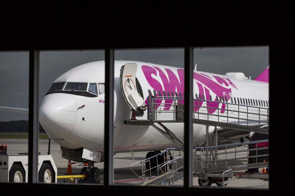 Low-fare carrier Swoop, a subsidiary of WestJet, returns to servicing Winnipeg James Armstrong Richardson International Airport Sunday after suspending flights to and out of the city last year. (Tara Walton / The Canadian Press files)