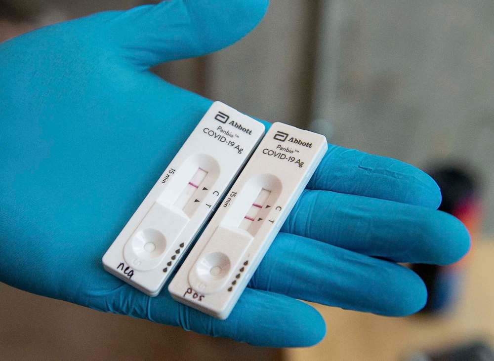 An Abbott Laboratories Panbio COVID-19 Rapid Test device. (Andrew Vaughan / The Canadian Press files)