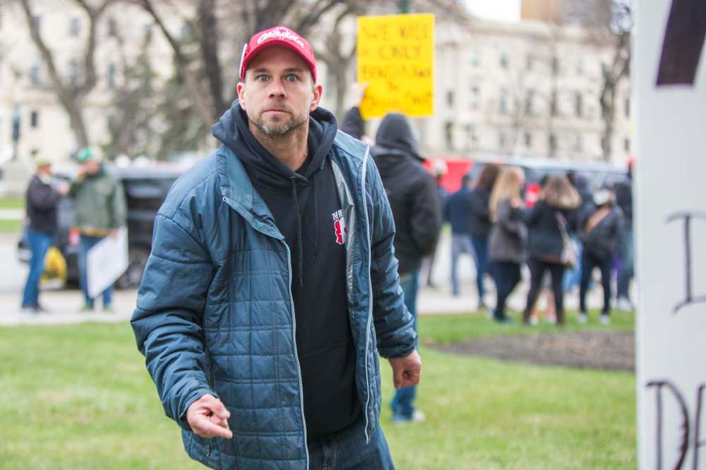 MIKAELA MACKENZIE / WINNIPEG FREE PRESS
Patrick Allard shouts at media at the protest fighting pandemic restrictions in front of the Law Courts in Winnipeg on Monday.