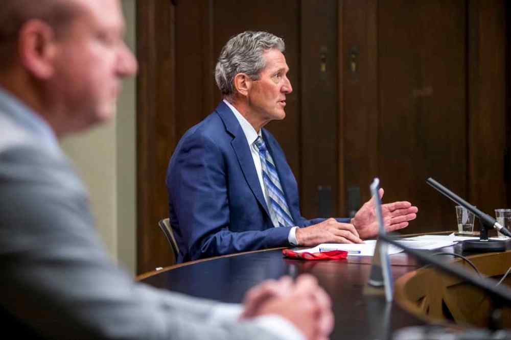 MIKAELA MACKENZIE / WINNIPEG FREE PRESS FILES
Manitoba premier Brian Pallister (right) and chief public health officer Dr. Brent Roussin.