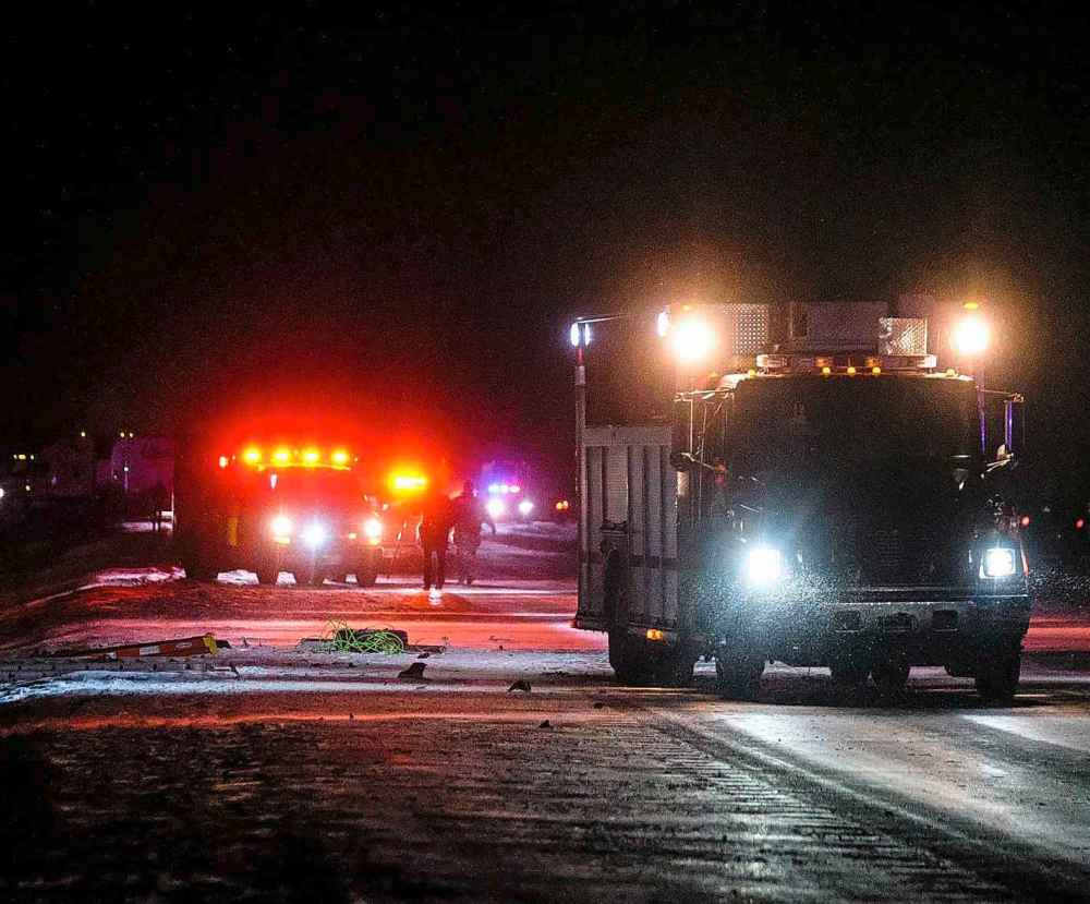 Daniel Crump / Winnipeg Free Press
Emergency crews clean up while RCMP investigate at the scene of the accident on Route 90 near the North Perimeter highway Friday evening.