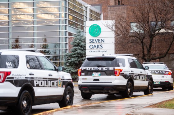 Police respond to the scene at Seven Oaks General Hospital on Oct. 27, 2021. (Mike Sudoma / Winnipeg Free Press files)
