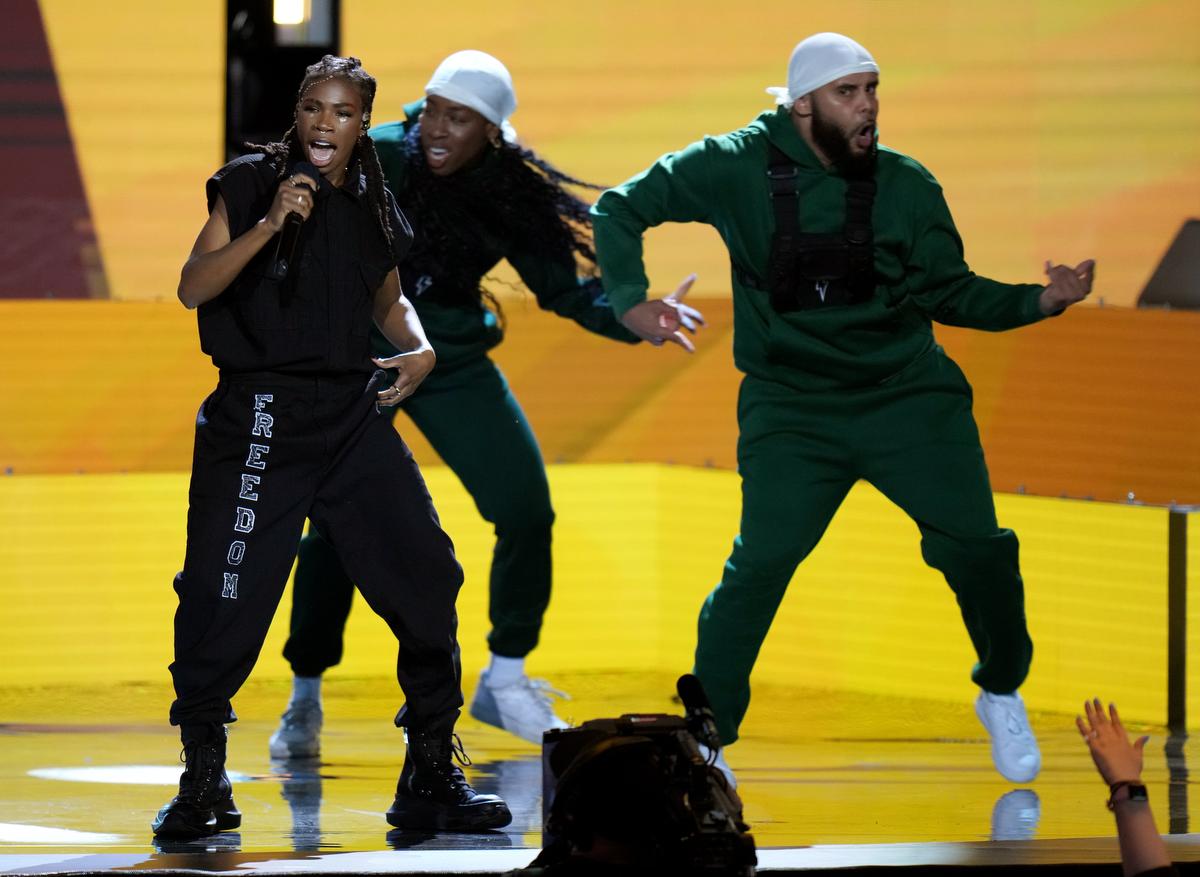 Simu Liu, Shawn Mendes light up Juno awards in celebration of music