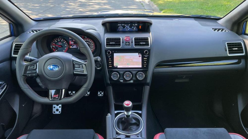 Anchoring the Defender’s centre console is a 7-inch infotainment touchscreen display.