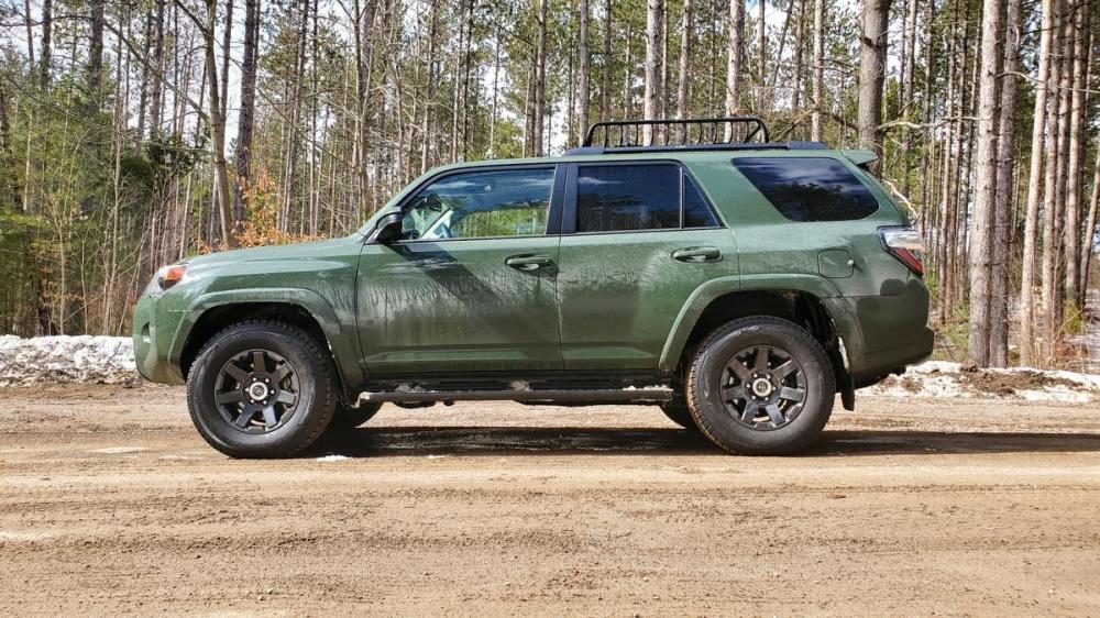 Lee Bailie - Wheels.ca
The 4Runner boasts 249 mm (9.8 inches) of ground clearance, ideal for off-roading.