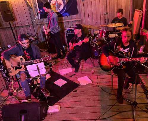 Facebook
The Bloodshots have signed with the Australian label Golden Robot Records.