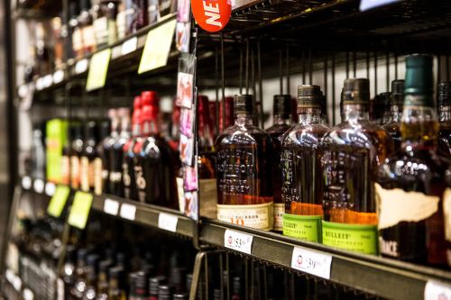 Liquor sales were up 10 per cent year over year and home delivery of booze increased to $5 million in sales from $500,000 pre-pandemic. (Mikaela MacKenzie / Winnipeg Free Press files)