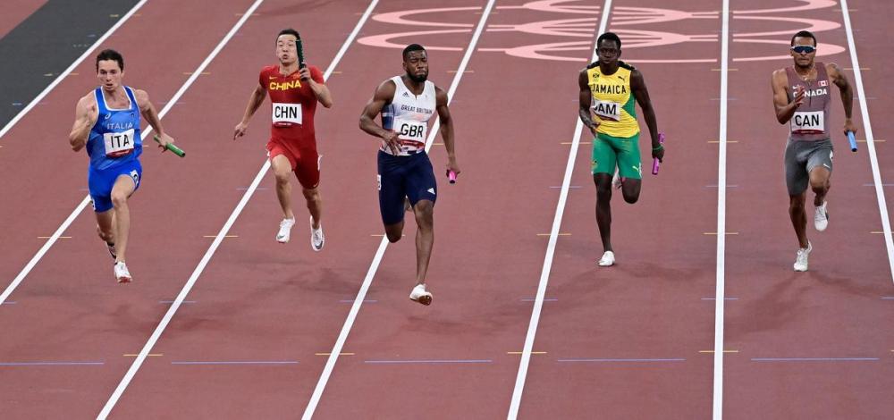 JAVIER SORIANO - AFP via GETTY IMAGES
From left, Italy's Filippo Tortu, China's Wu Zhiqiang, Britain's Nethaneel Mitchell-Blake, Jamaica's Yohan Blake and Canada's Andre De Grasse race to the finish line in the men's 4x100-metre relay final at the Tokyo Olympics on Friday.