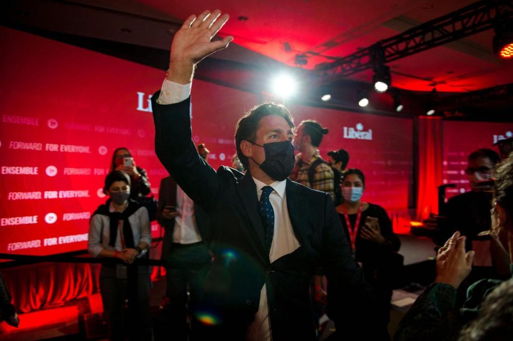 ANDREJ IVANOV - AFP via GETTY IMAGES
Prime Minister Justin Trudeau waves after delivering his victory speech early on Sept. 21. Voters didn’t punish the Liberals for holding an unnecessary election, Thomas Walkom writes. Rather, they rewarded them with another chance.