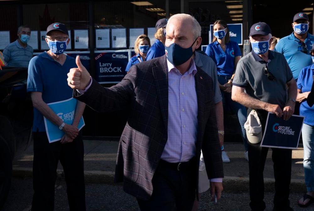 Adrian Wyld - THE CANADIAN PRESS
Conservative Leader Erin O'Toole gives the thumbs up as he speaks with supporters outside a campaign office on Sept. 17, 2021 in Brantford, Ont.