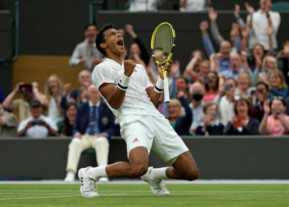 Alastair Grant - The Associated Press
Montreal’s Félix Auger-Aliassime drops to his knees after a five-set win over Germany’s Alexander Zverev, the fourth seed, in the fourth round of Wimbledon on Monday. Auger-Aliassime and Denis Shapovalov, of Richmond Hill, each advanced to the men’s quarterfinals.