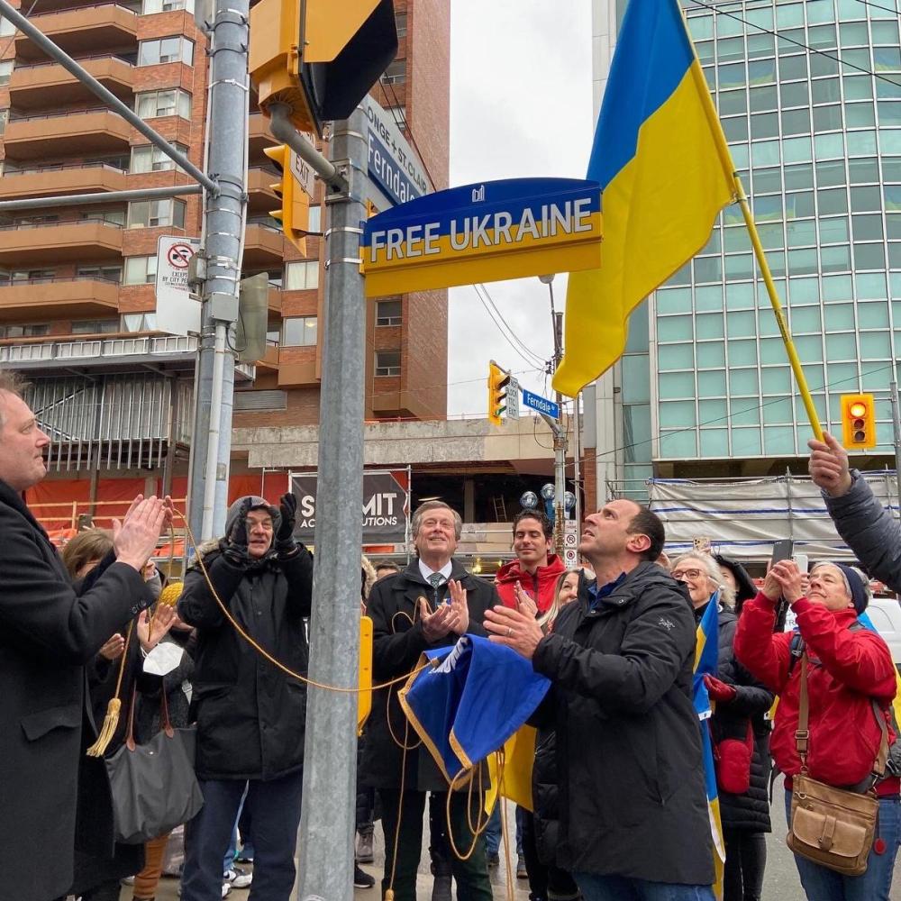 - John Tory/Twitter
Mayor John Tory unveils a “Free Ukraine” plaque outside of the Russian Consulate on St. Clair Avenue East on Sunday morning.
