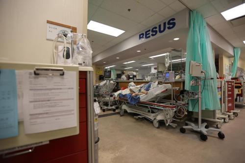 Steve Russell - Toronto Star
New modelling by the federal government suggests daily hospitalizations will surge in the coming weeks, driven by extremely high levels of transmission of the Omicron variant of COVID-19.