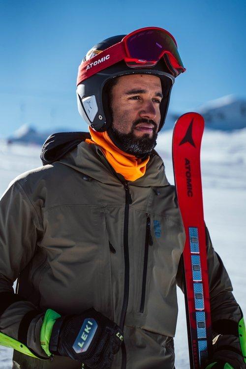- benjiski.com
Benjamin Alexander will represent Jamaica in the giant slalom at the Beijing Games.