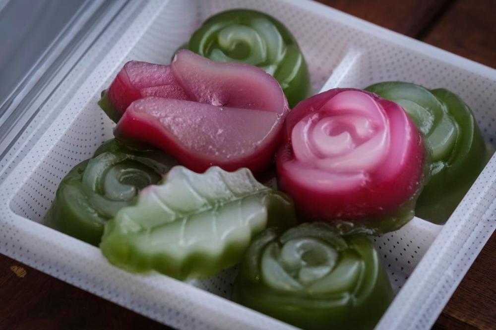 Giovanni Capriotti - For Toronto Star
These layered desserts of coconut milk and pandan are one of the most popular Thai desserts.