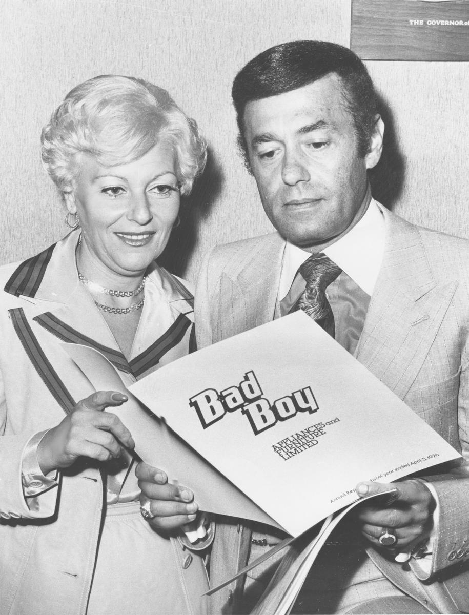 Doug Griffin - Toronto Star File Photo
Mel and Marilyn Lastman read Bad Boy annual report in 1976
