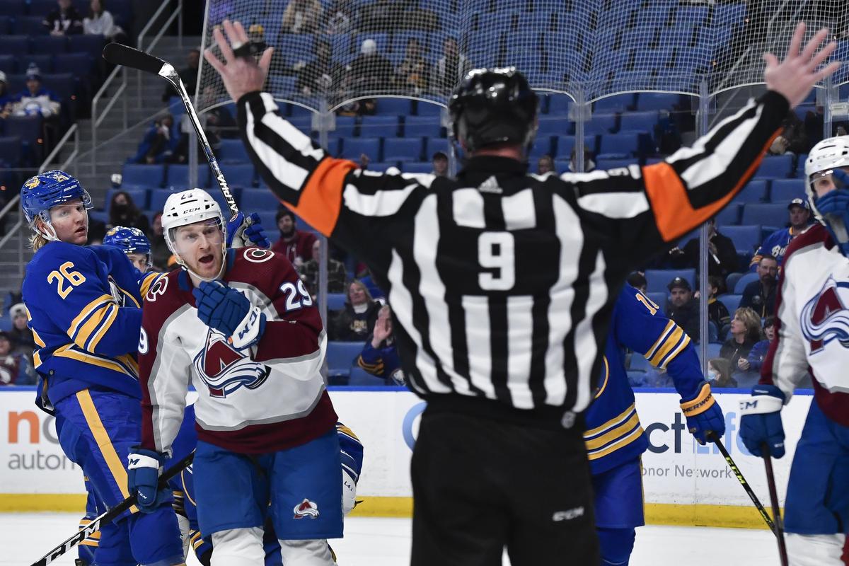 The refs, the goalies, the trade deadline … so many thoughts on the