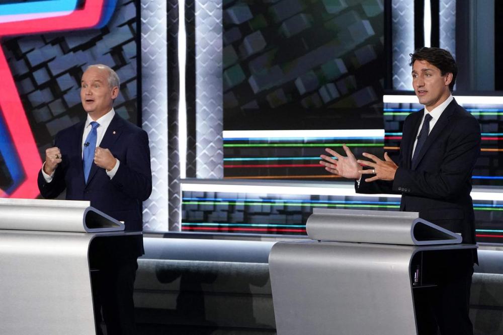 SEAN KILPATRICK - POOL/AFP via GETTY IMAGES
Conservative Leader Erin O'Toole and Liberal Leader Justin Trudeau discuss a point during the federal election French-language leaders’ debate at the Canadian Museum of History in Gatineau, Que., on Sept. 8, 2021.