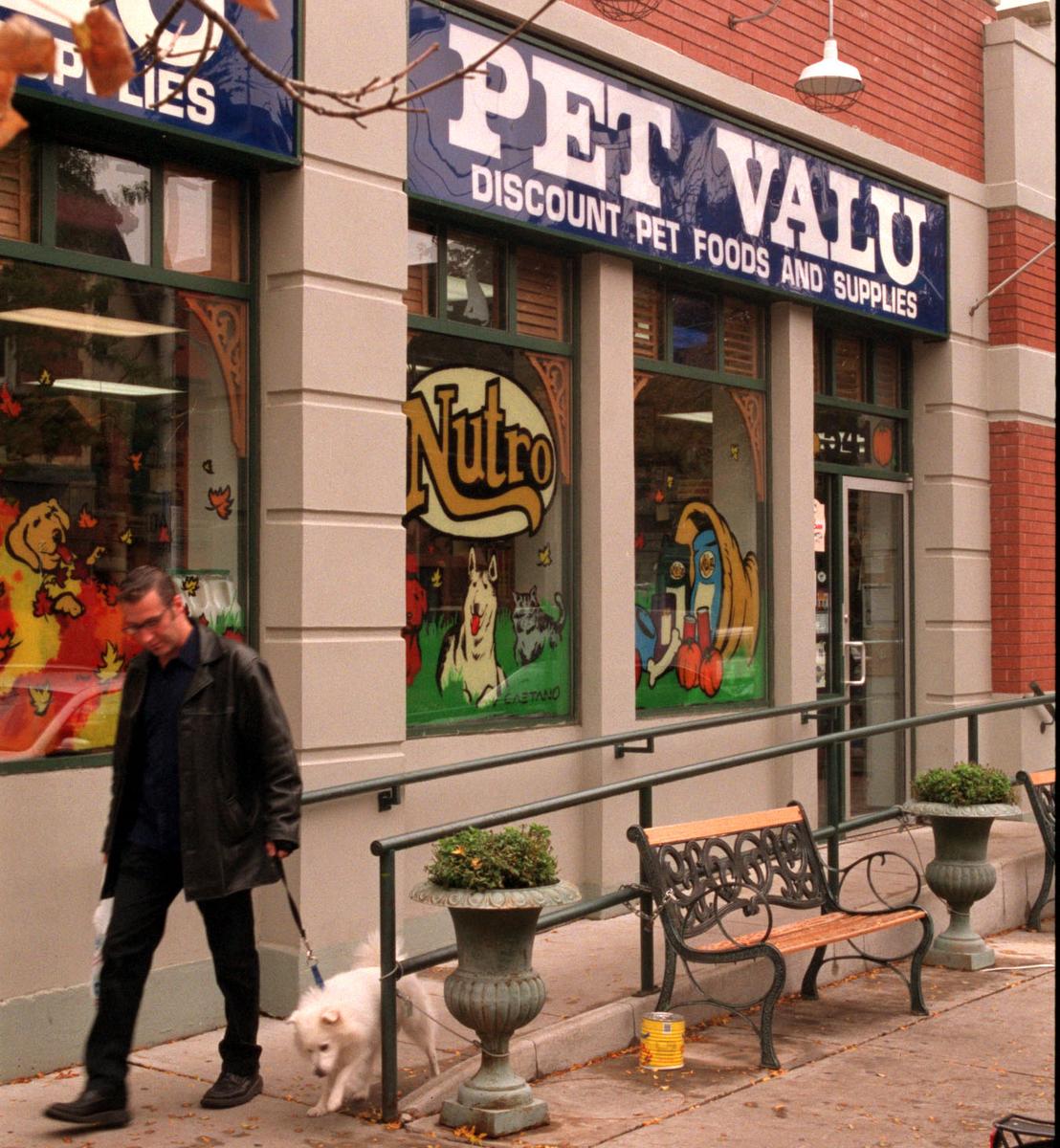 Sales growth pushes Pet Valu higher, while Goodfood Market plummets as