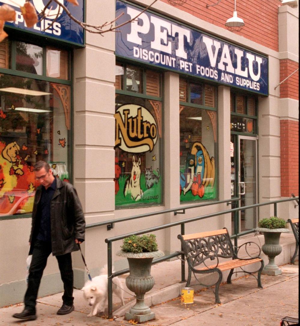 Sales growth pushes Pet Valu higher, while Goodfood Market plummets as