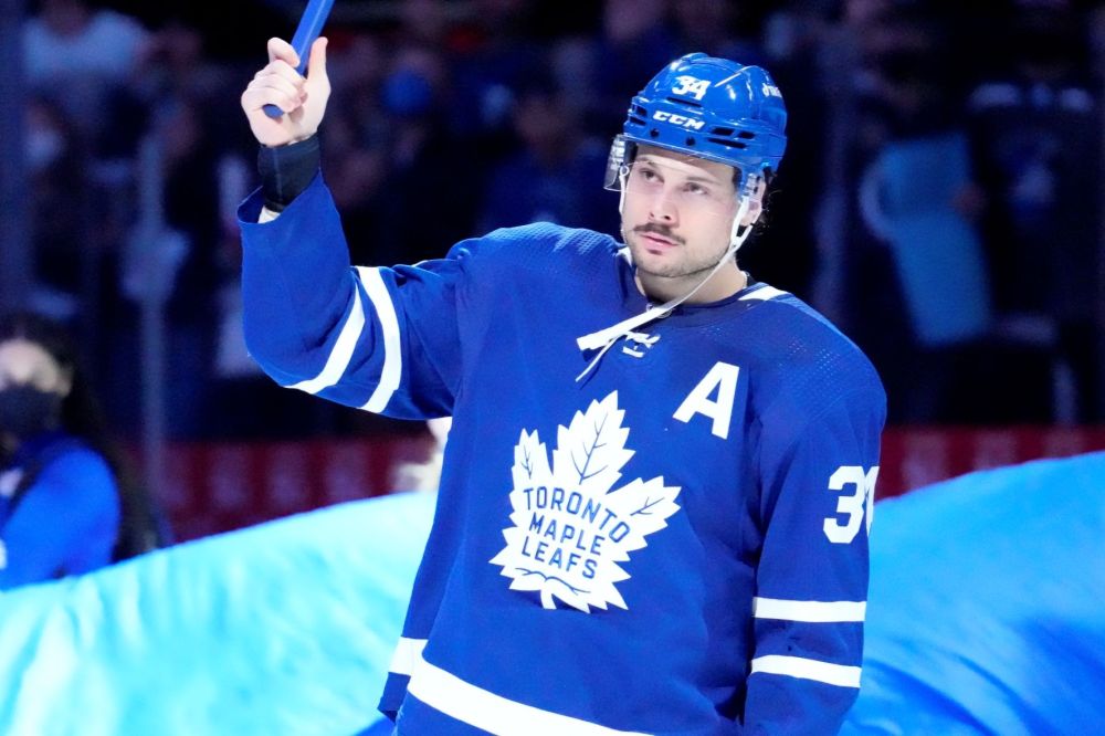 Auston Matthews scored his 50th goal of the season into an empty net Thursday. (Frank Gunn / The Canadian Press)