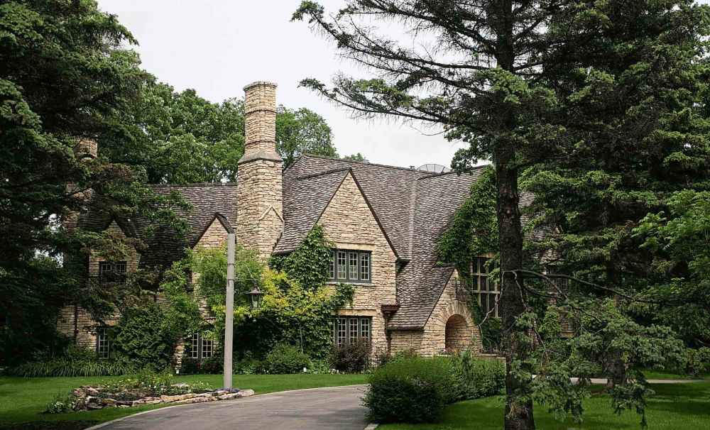 MIKE DEAL / WINNIPEG FREE PRESS FILES
In 2012, when Pallister was the Opposition leader, the couple's purchase of a $2-million, 9,000-square-foot riverfront property on Wellington Crescent made headlines.