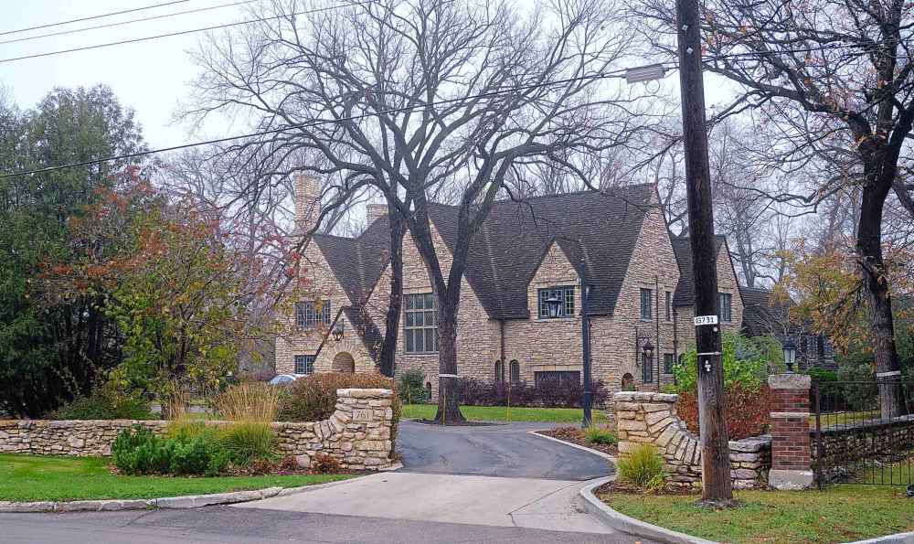 MIKE DEAL / WINNIPEG FREE PRESS

Former premier Brian Pallister's Wellington Crescent mansion has been sold to a young tech entrepreneur.