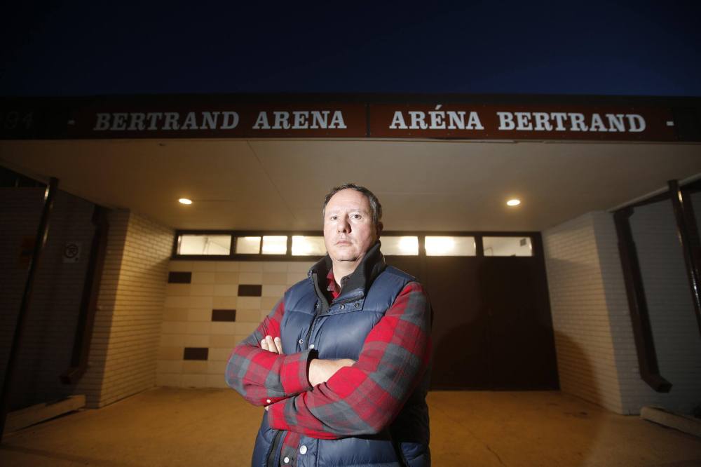 JOHN WOODS / WINNIPEG FREE PRESS
JOHN WOODS / WINNIPEG FREE PRESS
Shaun Chornley, the president of the St Boniface Minor Hockey Association, is photographed outside the Bertrand Arena on Tuesday, November 9, 2021. Chornley and others feel that using volunteers to scan vaccination cards at city arenas is risky.
Re: Pursaga