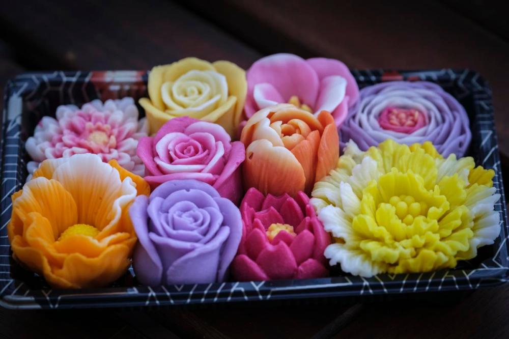 Giovanni Capriotti - For Toronto Star
These intricate flowers are made of coconut cream mixed with agar agar. Unlike gelatin, agar agar yields a slightly more crumbly and less bouncy texture.