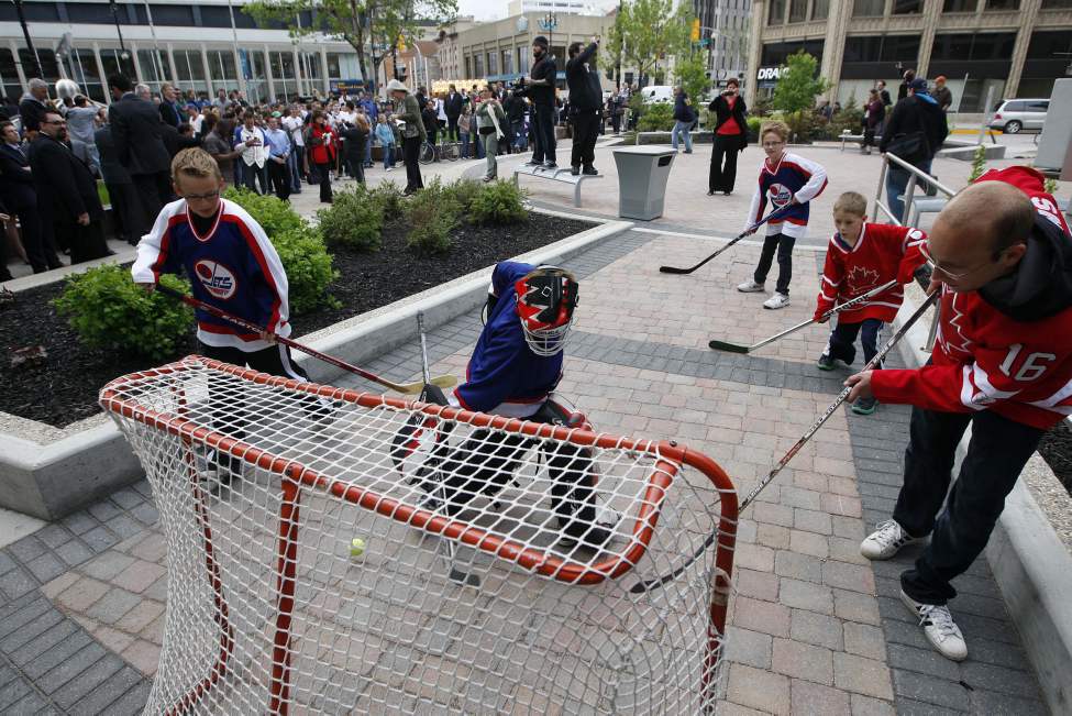 KEN GIGLIOTTI / WINNIPEG FREE PRESS
NHL comes back to Winnipeg - kids from a St. James club brought their net and sticks to near Portage and Main just before the announcement was made.