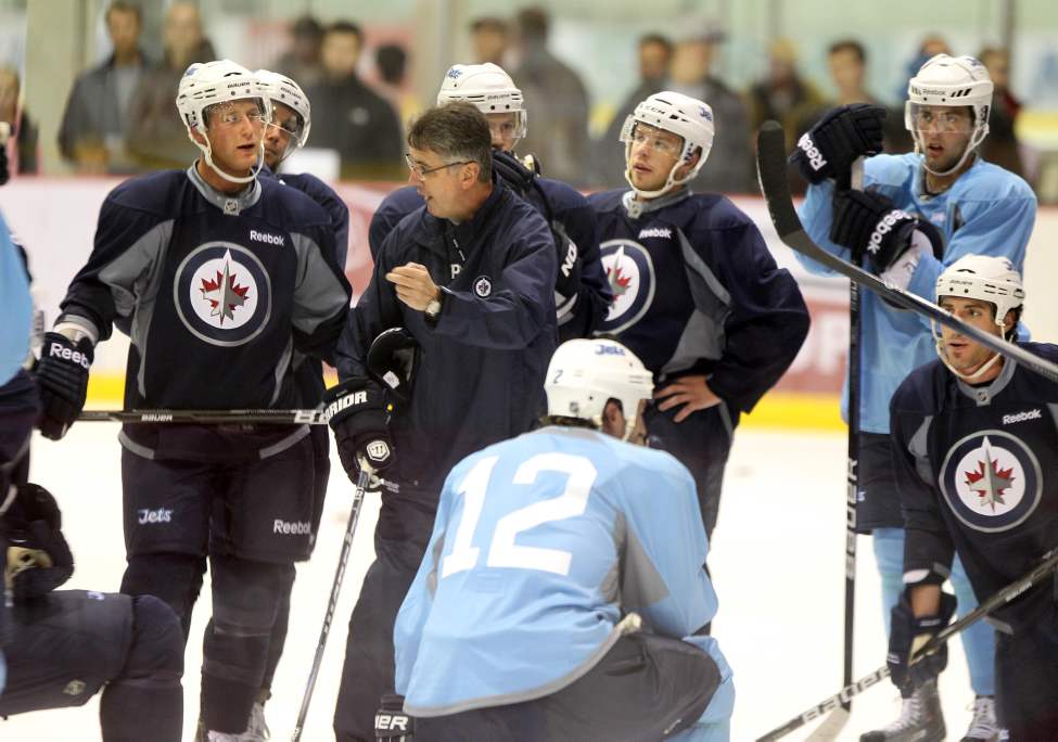 RUTH BONNEVILLE / WINNIPEG FREE PRESS
Jets coach Claude Noel talks to players during practice Saturday.