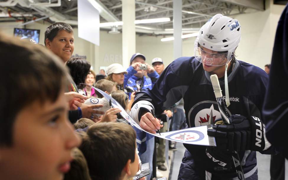 RUTH BONNEVILLE / WINNIPEG FREE PRESS
Travis Ramsey takes a turn signing autographs Saturday.